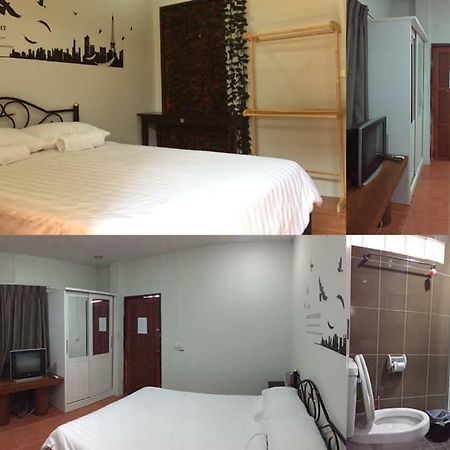Blue Moon House - A Budget Hostel For Easy Travellers Chiang Mai Bagian luar foto