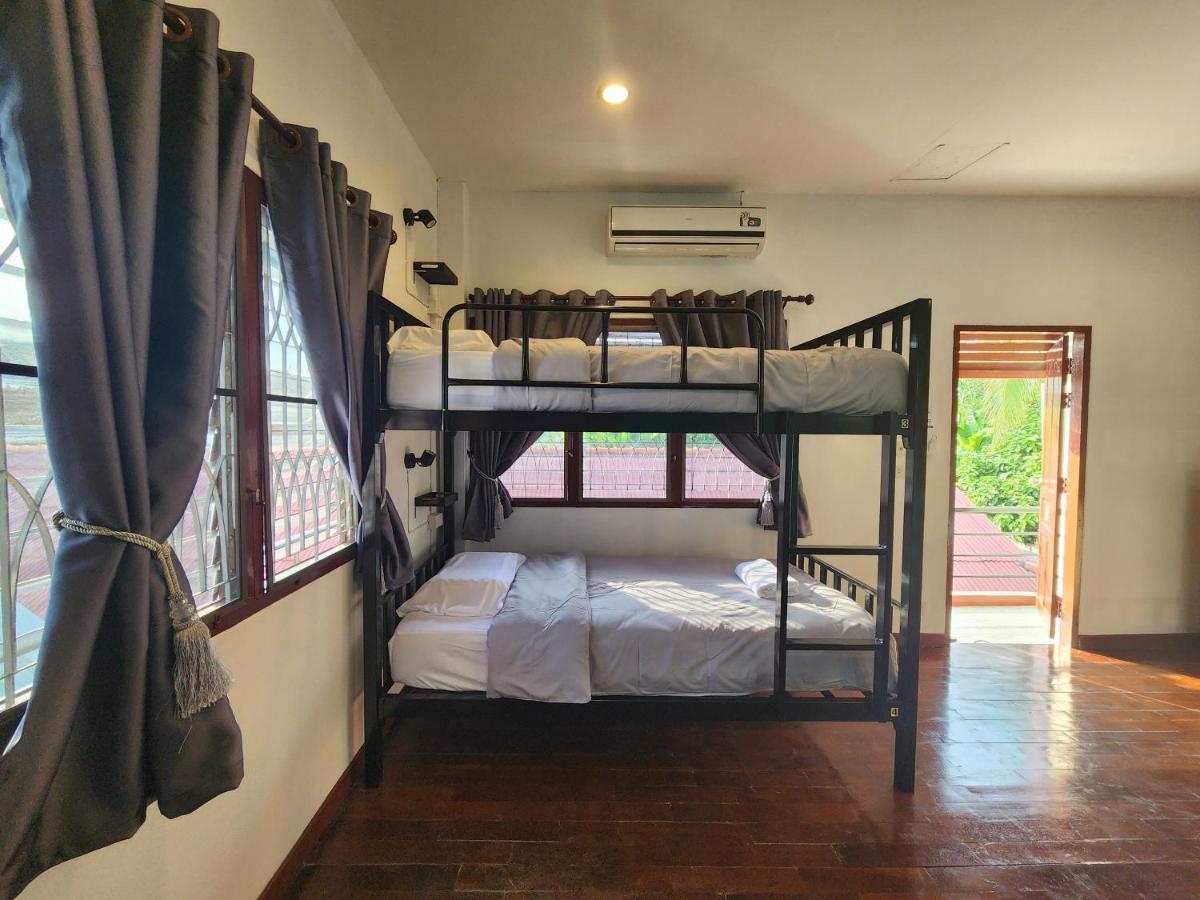Blue Moon House - A Budget Hostel For Easy Travellers Chiang Mai Bagian luar foto
