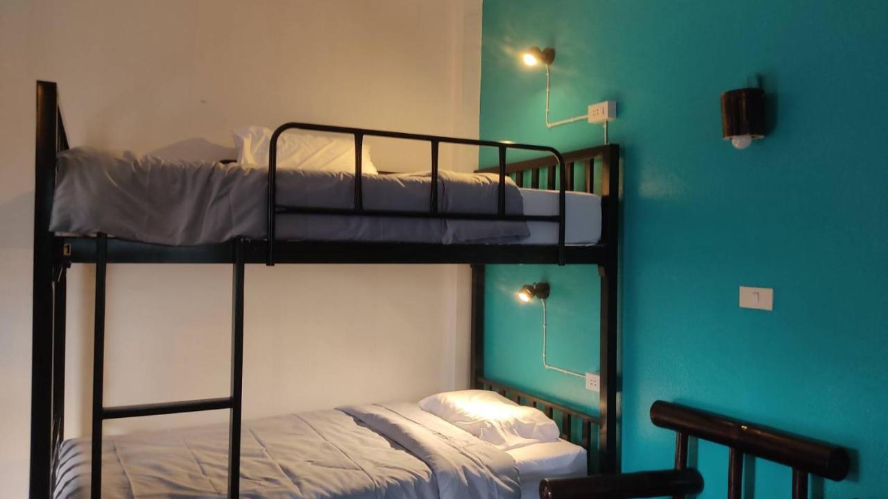 Blue Moon House - A Budget Hostel For Easy Travellers Chiang Mai Bagian luar foto