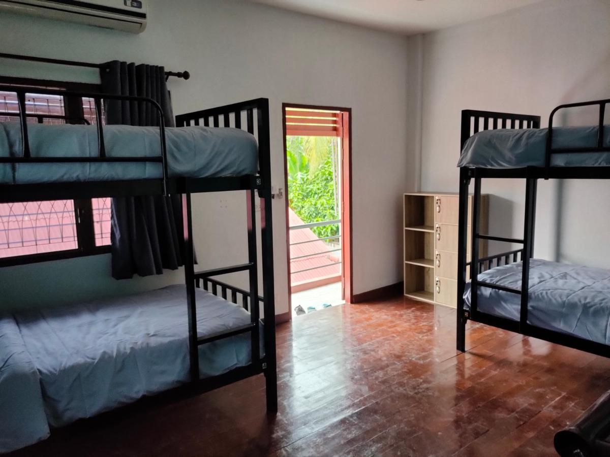 Blue Moon House - A Budget Hostel For Easy Travellers Chiang Mai Bagian luar foto