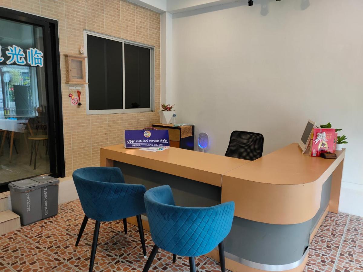 Blue Moon House - A Budget Hostel For Easy Travellers Chiang Mai Bagian luar foto
