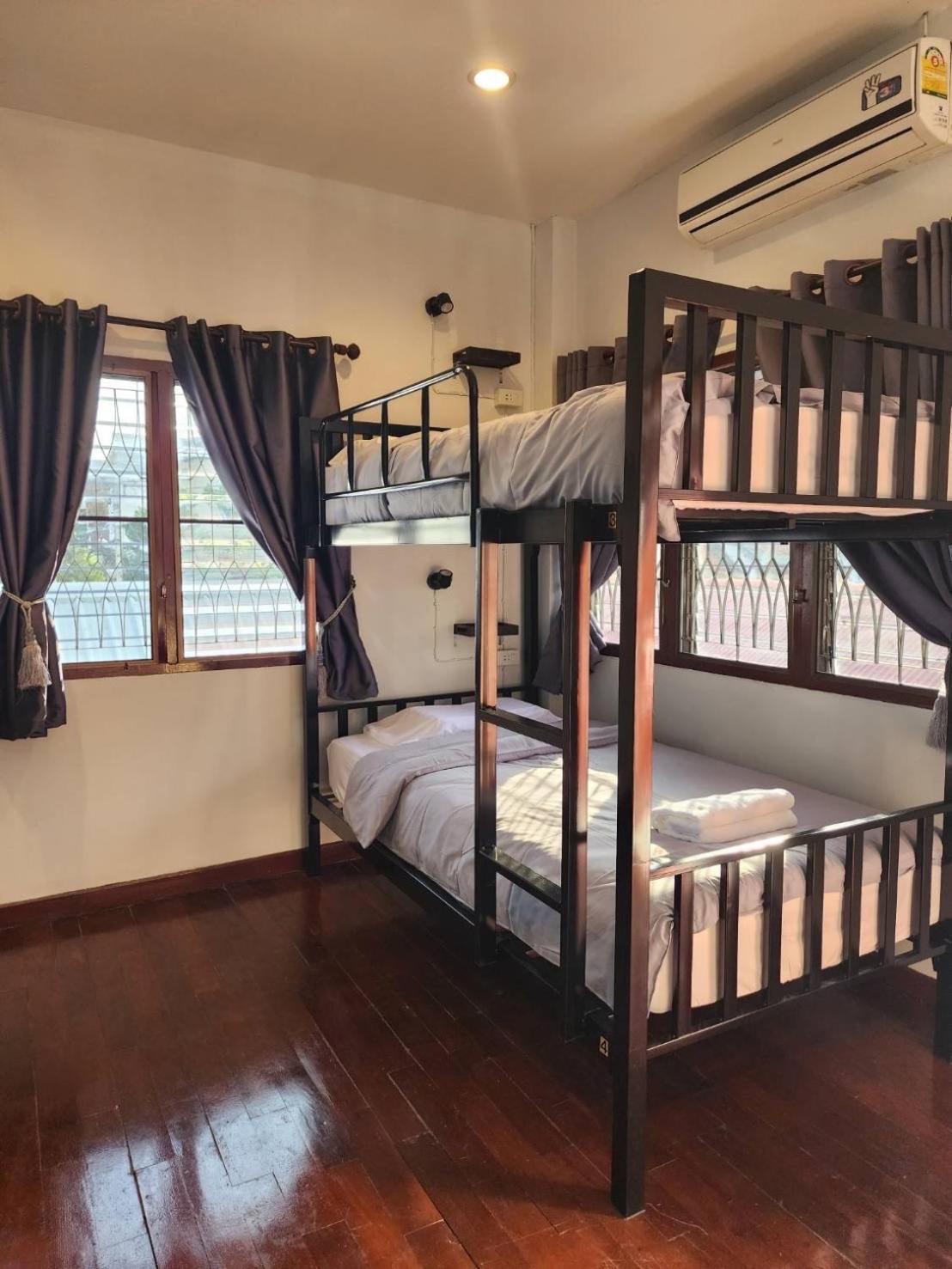 Blue Moon House - A Budget Hostel For Easy Travellers Chiang Mai Bagian luar foto